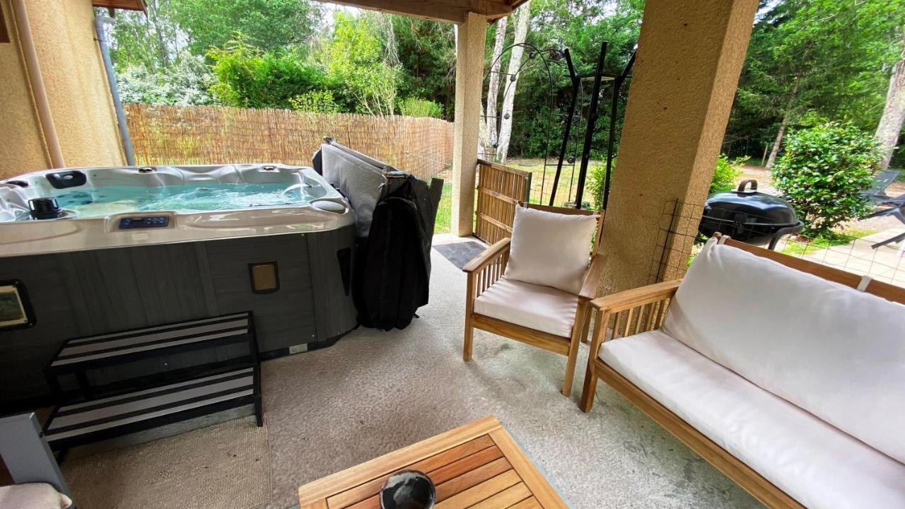 Gite A La Campagne Avec Jacuzzi Avensan Eksteriør billede